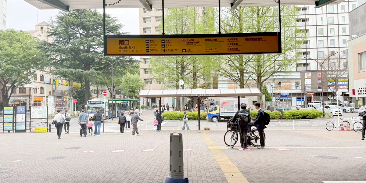 南口を出て左に曲がる