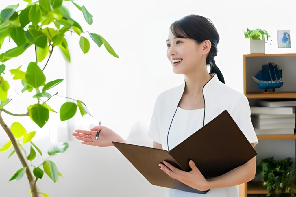 インプラント治療中の仮歯の役割は？見た目や仮歯の期間の目安